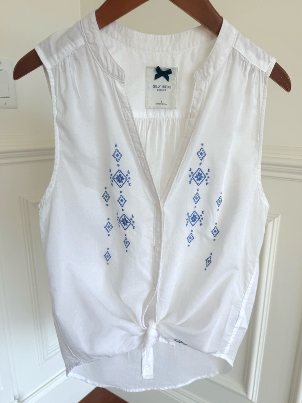 Gilly Hicks Shirt Sleeveless Tie-Front Tank Top Geometric Embroidery Size S